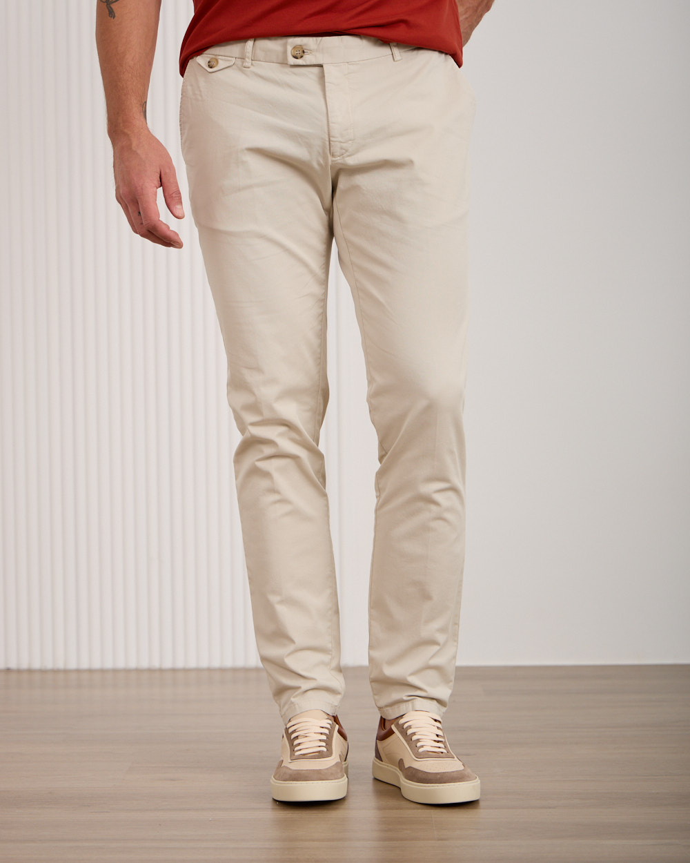 Spannende Beige Color Chinos Bild