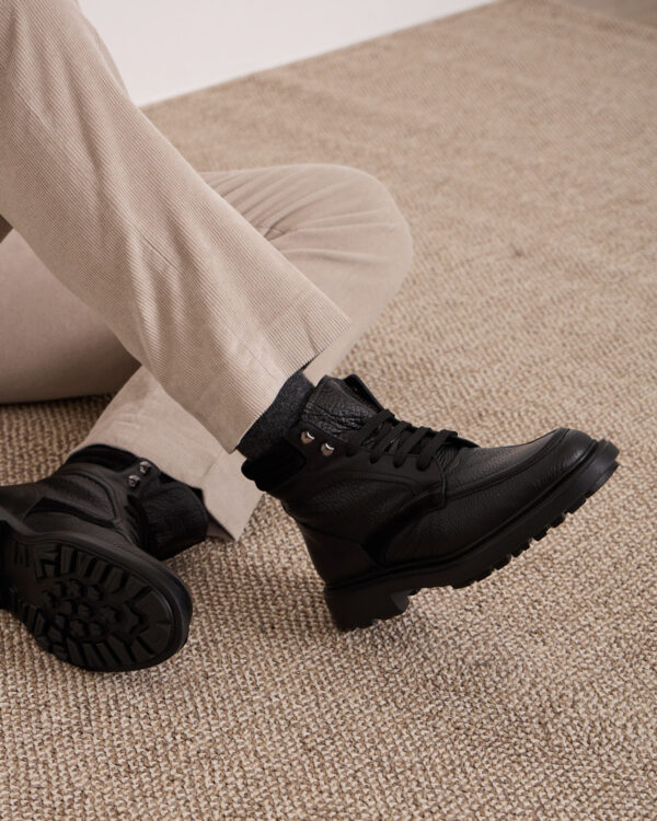 Black Modern Rugged Boots