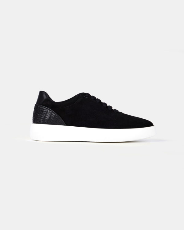 Black Elegant Step Sneakers